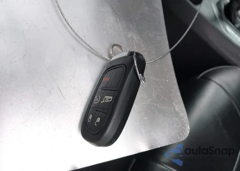 2019 Jeep Cherokee Latitude Plus 4X4 из США, поврежденный, VIN 1C4PJMLX1KD135236